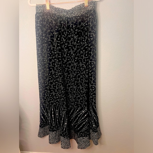 Disturbia Dresses & Skirts - Disturbia nwot | sz 6 us | Prairie Panel Skirt. black/white floral skirt